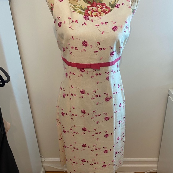 Dress barn- very flattering dress  great for Spring/summer 6 - Picture 1 of 4
